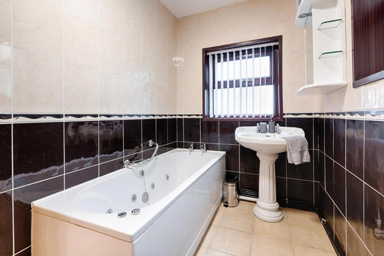 The Super Victoria Villa Swansea Dış mekan fotoğraf